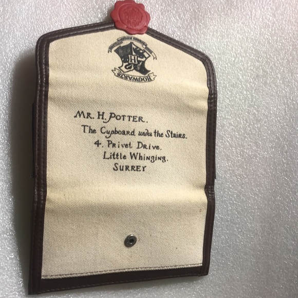 Harry Potter Hogwarts Letter style Trifold wallet - Picture 9 of 16